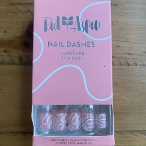 Swirl and twirl Kelly red aspen nail dashes